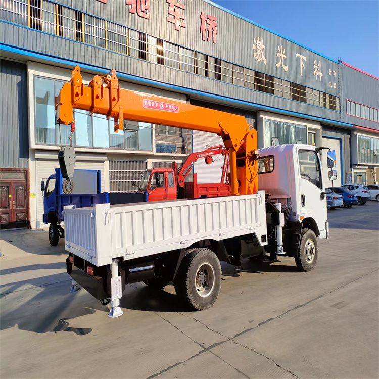 辉南县三轮随车吊定制 农用改装机自备吊中瑞长期出售